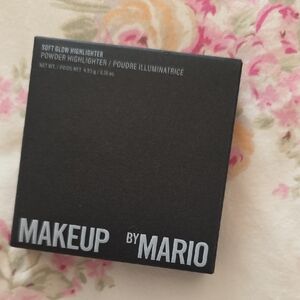 Makeup by Mario Soft Glow Highlighter - Black Compact